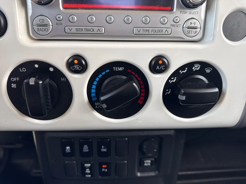 2012 Toyota FJ Cruiser - Image 16 of 21
