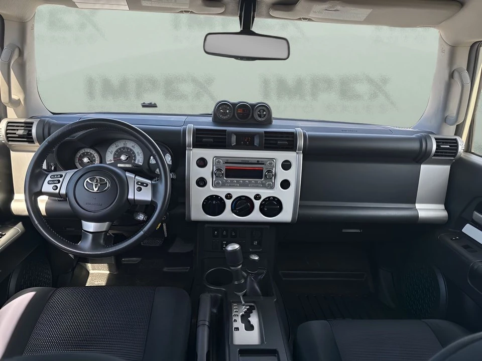 2012 Toyota FJ Cruiser - Image 11 of 21