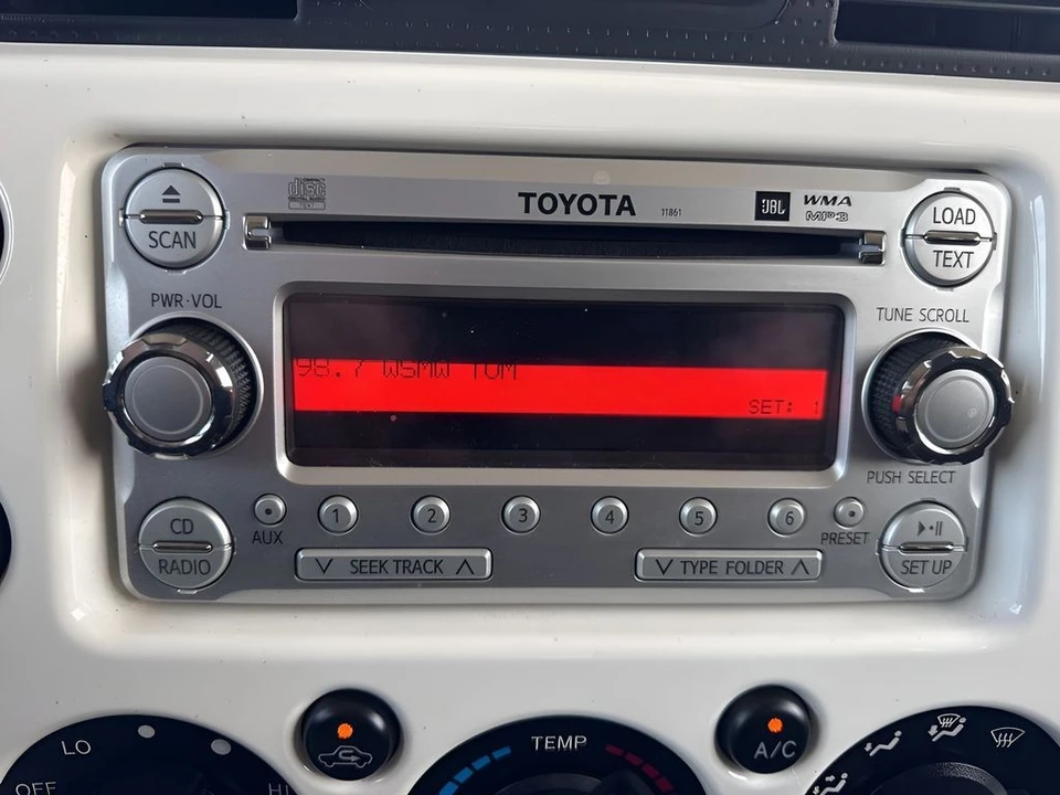 2012 Toyota FJ Cruiser - Image 15 of 21