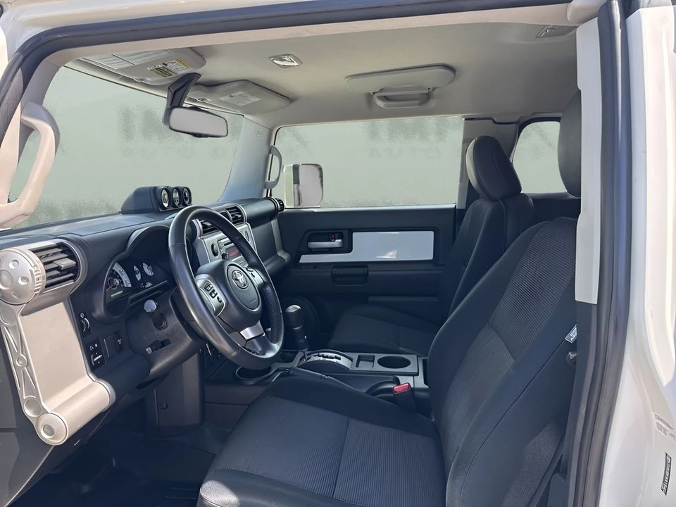 2012 Toyota FJ Cruiser - Image 9 of 21