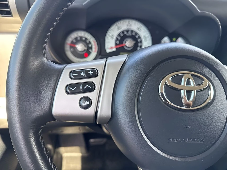 2012 Toyota FJ Cruiser - Image 13 of 21