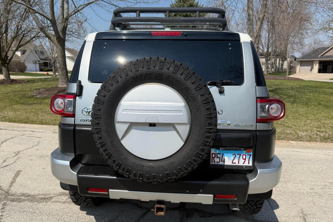 2012 Toyota FJ Cruiser - Image 5 of 31