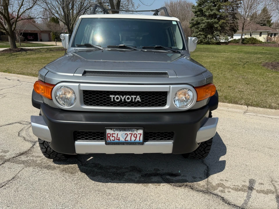 2012 Toyota FJ Cruiser - Image 6 of 31