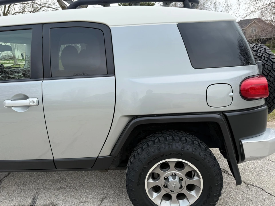 2012 Toyota FJ Cruiser - Image 25 of 31