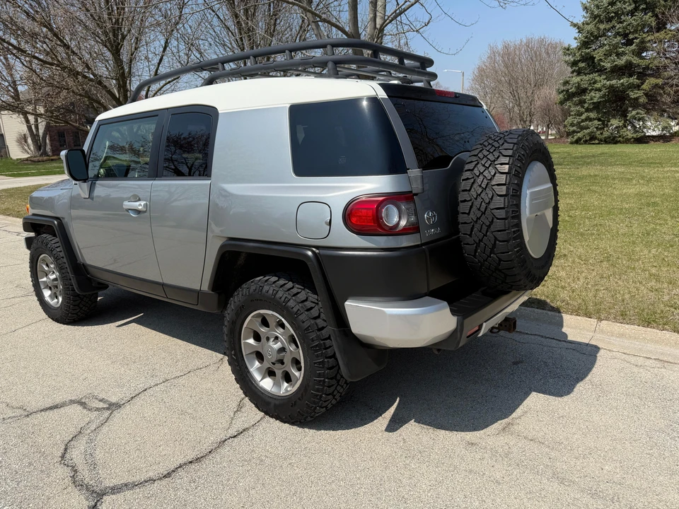 2012 Toyota FJ Cruiser - Image 10 of 31