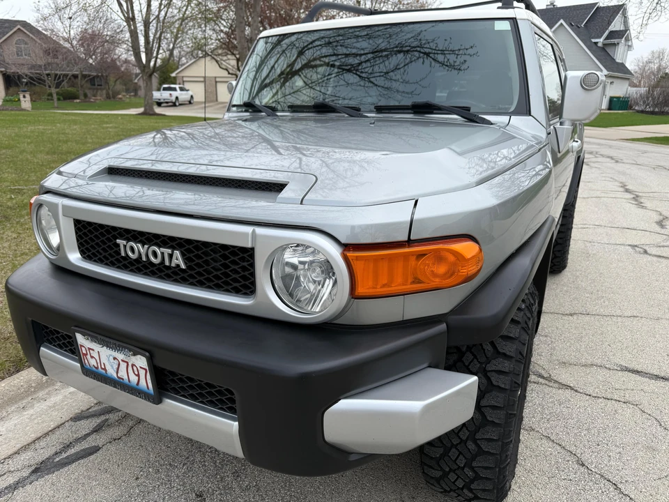 2012 Toyota FJ Cruiser - Image 8 of 31