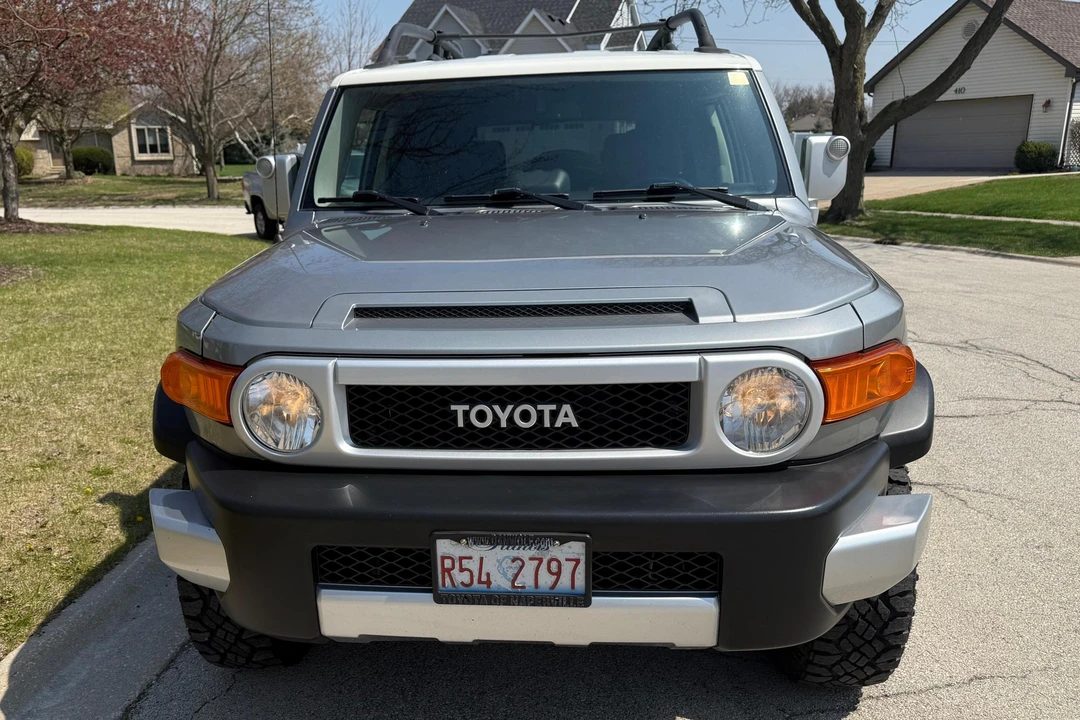 2012 Toyota FJ Cruiser - Image 2 of 31