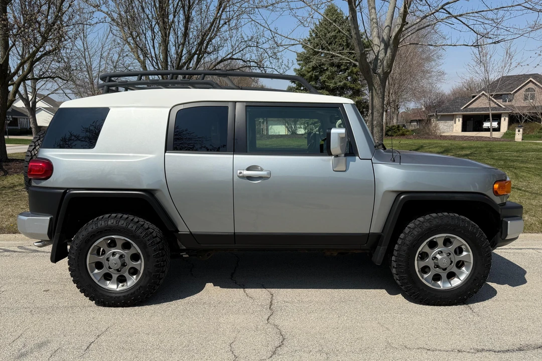 2012 Toyota FJ Cruiser - Image 3 of 31