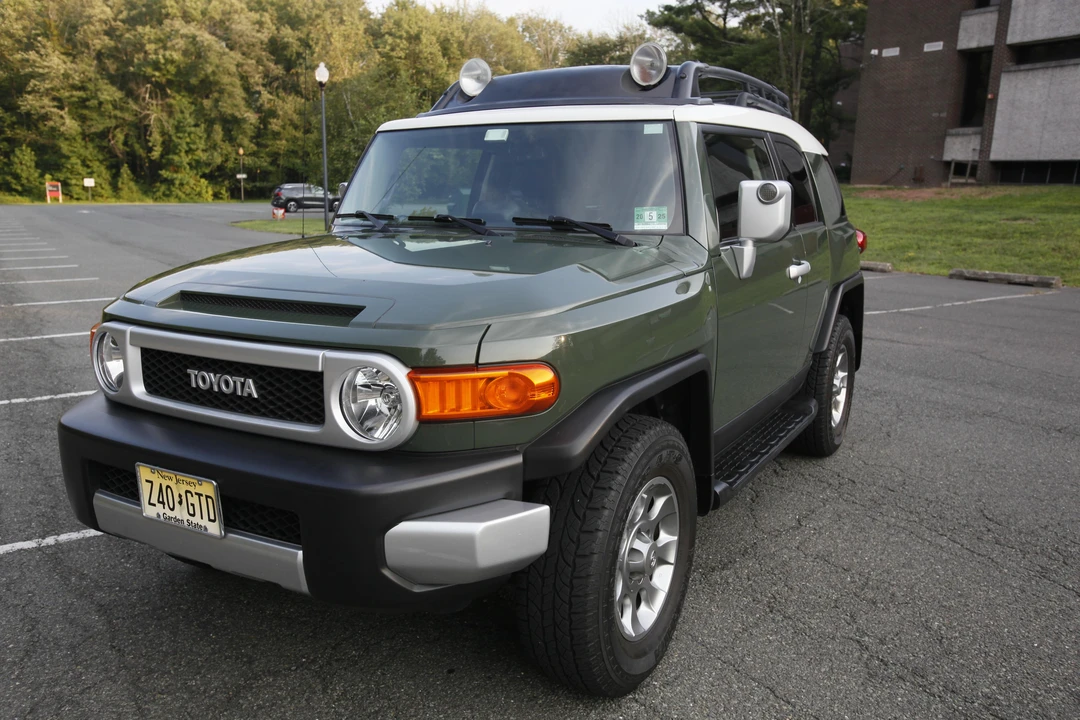 2012 Toyota FJ Cruiser - Image 10 of 31
