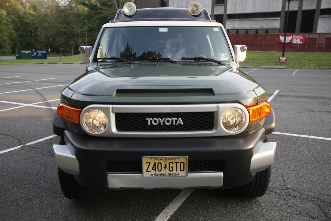2012 Toyota FJ Cruiser - Image 7 of 31