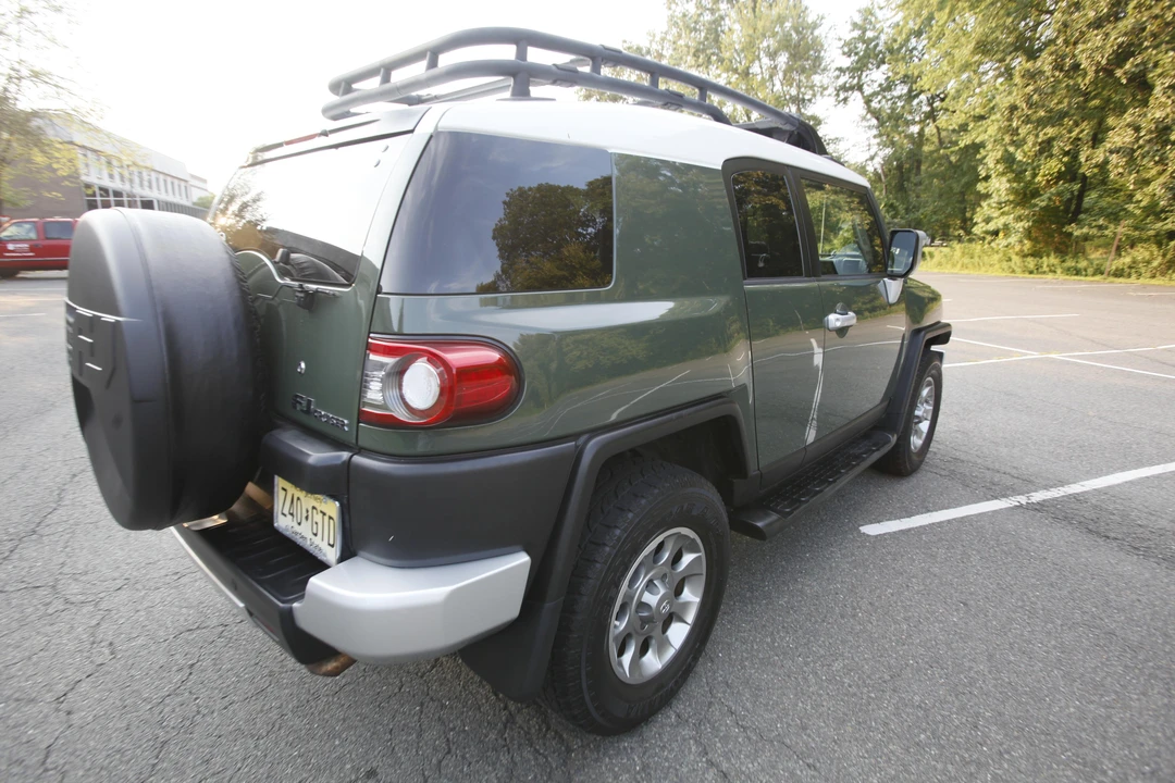 2012 Toyota FJ Cruiser - Image 16 of 31