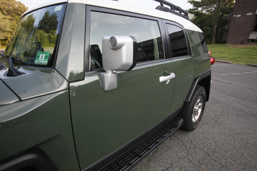 2012 Toyota FJ Cruiser - Image 25 of 31