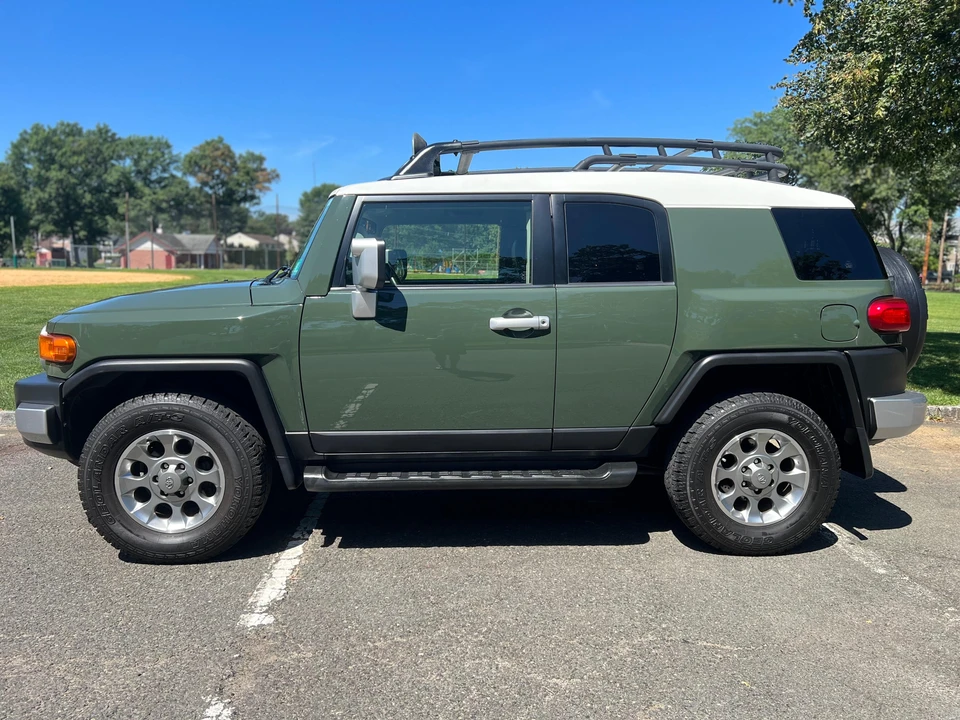 2012 Toyota FJ Cruiser - Image 12 of 31