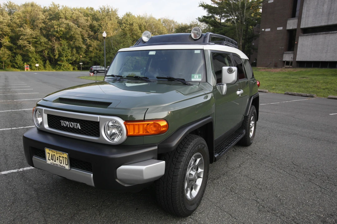 2012 Toyota FJ Cruiser - Image 9 of 31