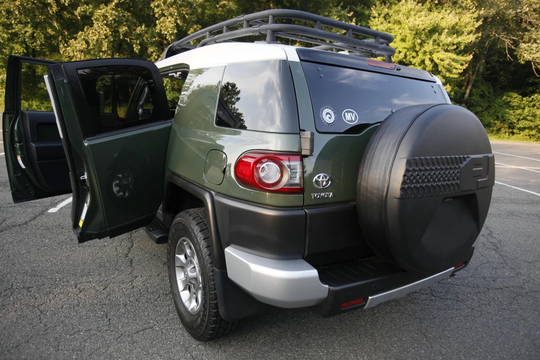 2012 Toyota FJ Cruiser - Image 15 of 31
