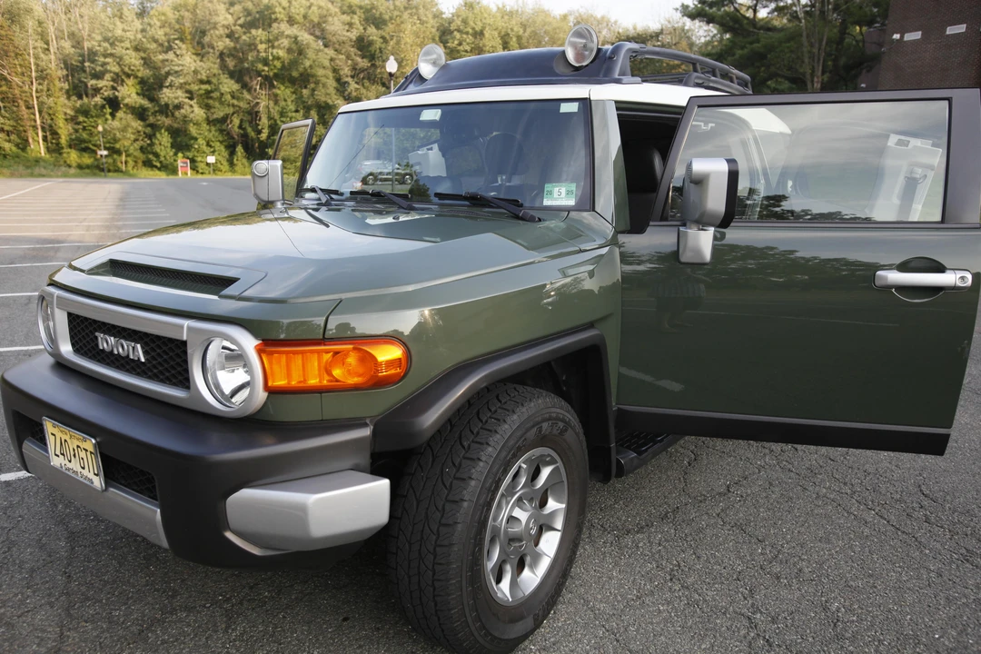 2012 Toyota FJ Cruiser - Image 24 of 31