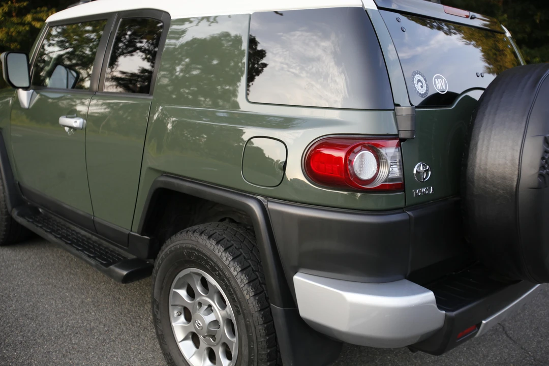 2012 Toyota FJ Cruiser - Image 27 of 31