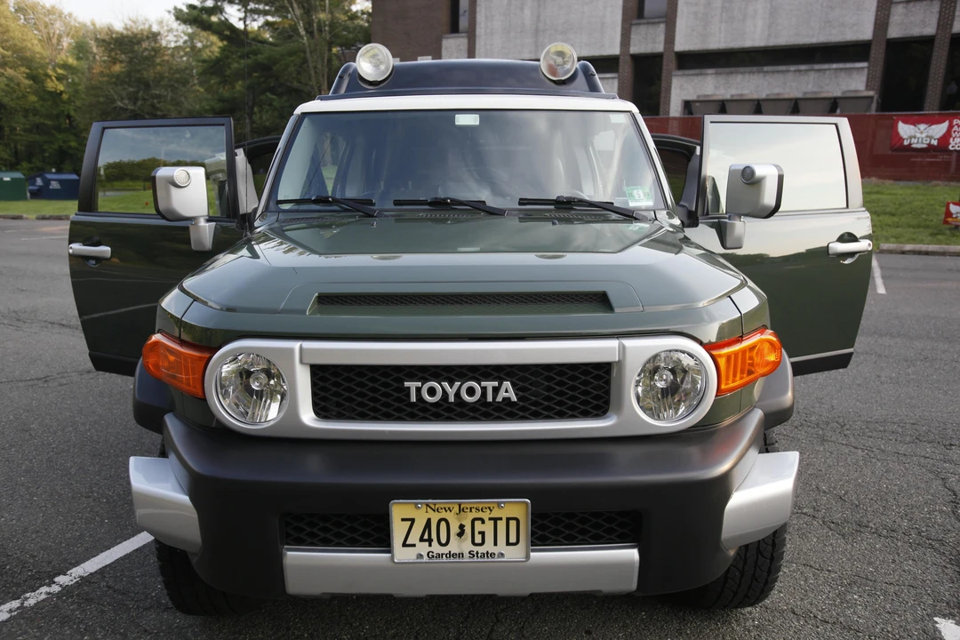 2012 Toyota FJ Cruiser - Image 8 of 31