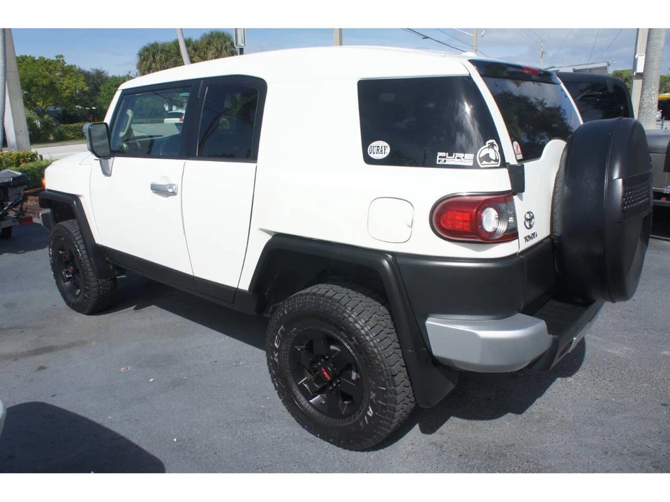 2012 Toyota FJ Cruiser - Image 9 of 31