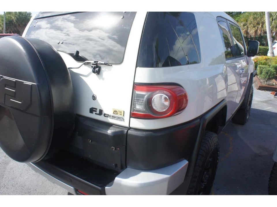 2012 Toyota FJ Cruiser - Image 11 of 31