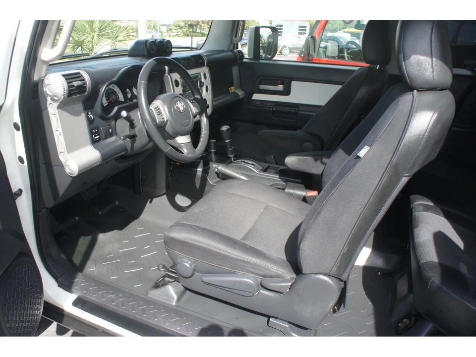 2012 Toyota FJ Cruiser - Image 23 of 31
