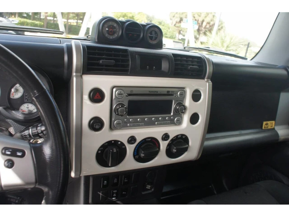 2012 Toyota FJ Cruiser - Image 21 of 31