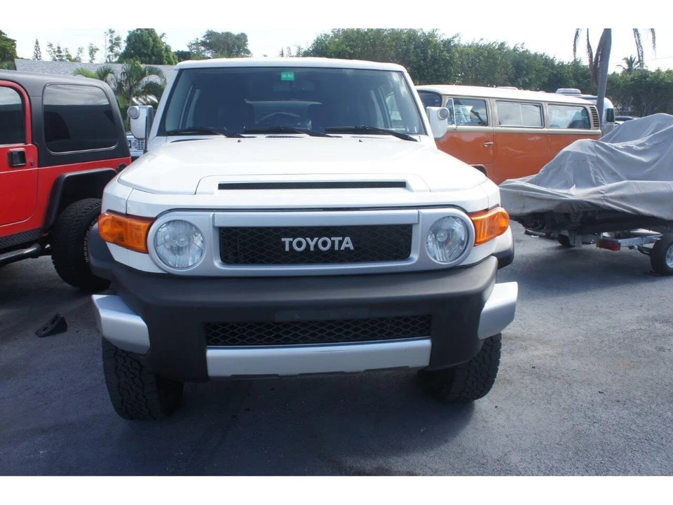 2012 Toyota FJ Cruiser - Image 2 of 31