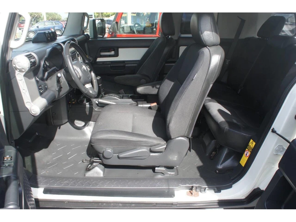 2012 Toyota FJ Cruiser - Image 16 of 31