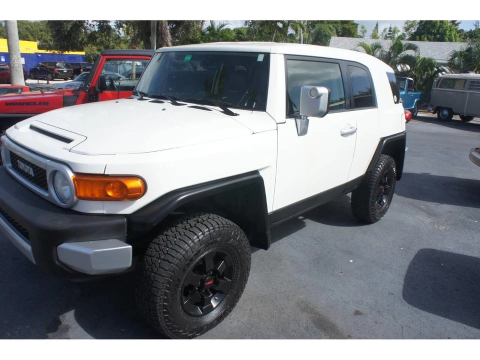2012 Toyota FJ Cruiser - Image 8 of 31