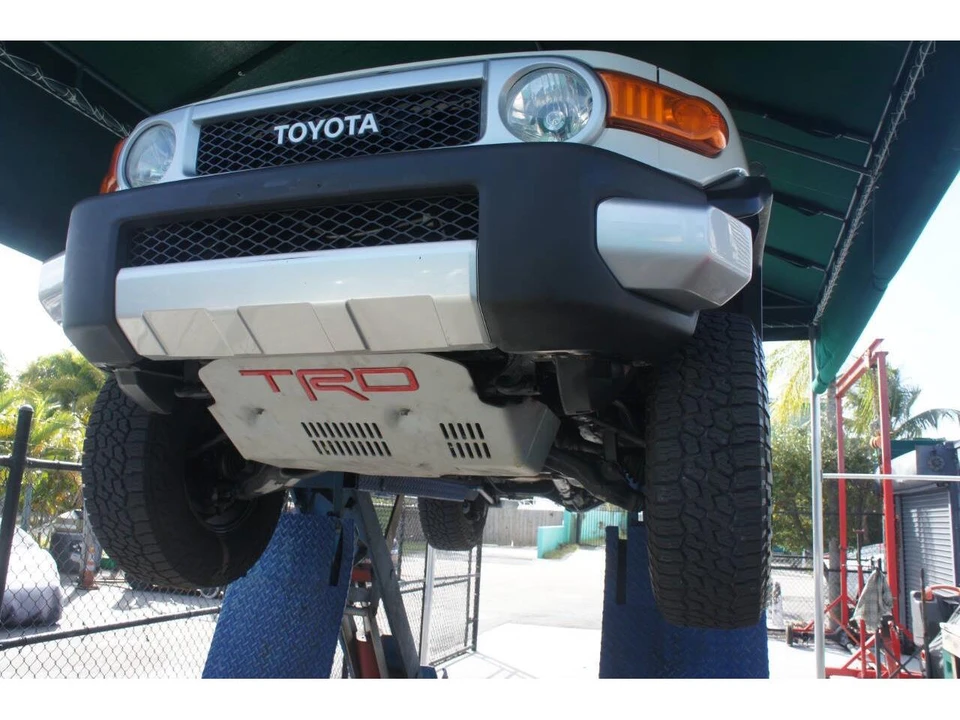 2012 Toyota FJ Cruiser - Image 26 of 31