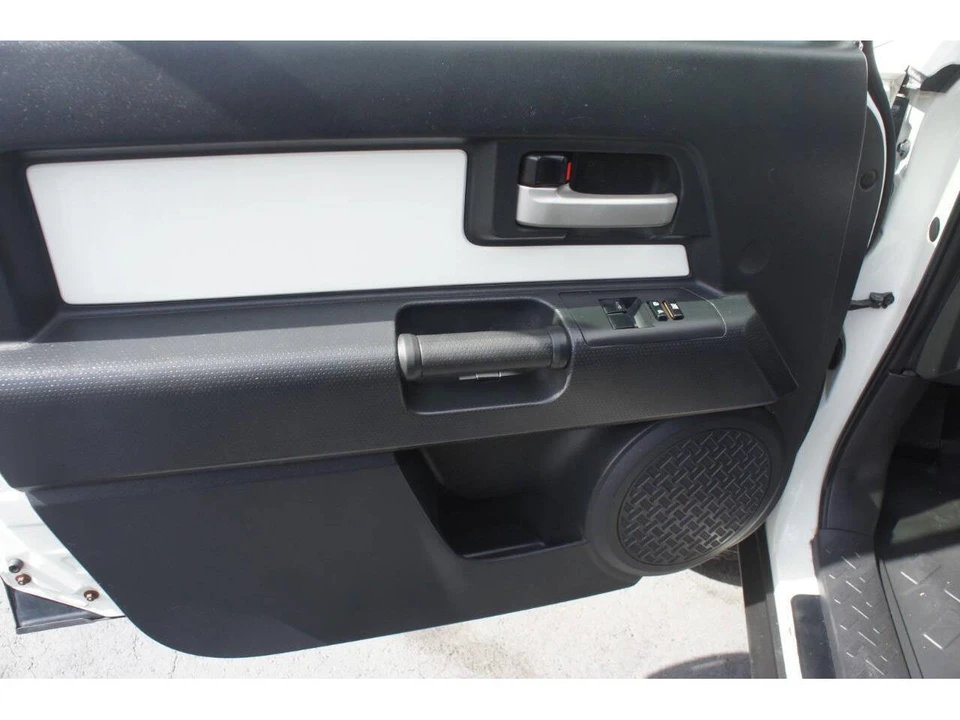 2012 Toyota FJ Cruiser - Image 20 of 31