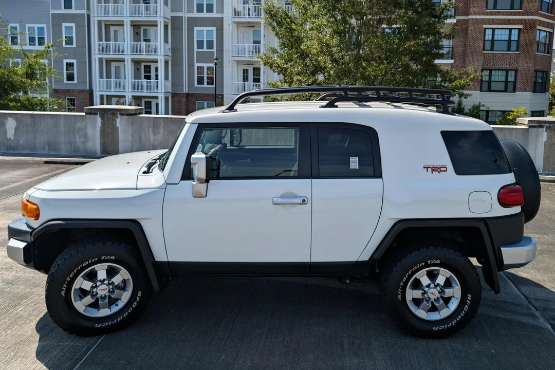 2012 Toyota FJ Cruiser - Image 3 of 31