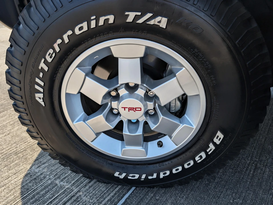 2012 Toyota FJ Cruiser - Image 24 of 31