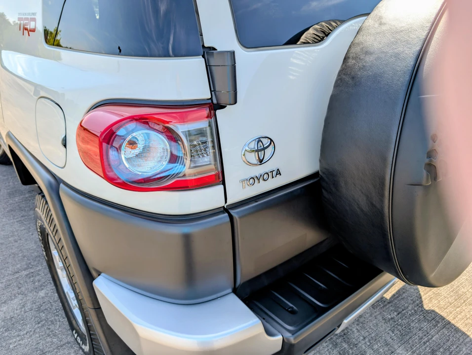 2012 Toyota FJ Cruiser - Image 21 of 31