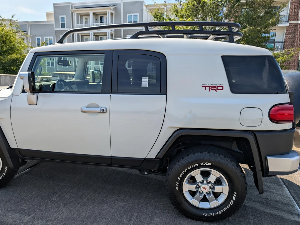 2012 Toyota FJ Cruiser - Image 19 of 31