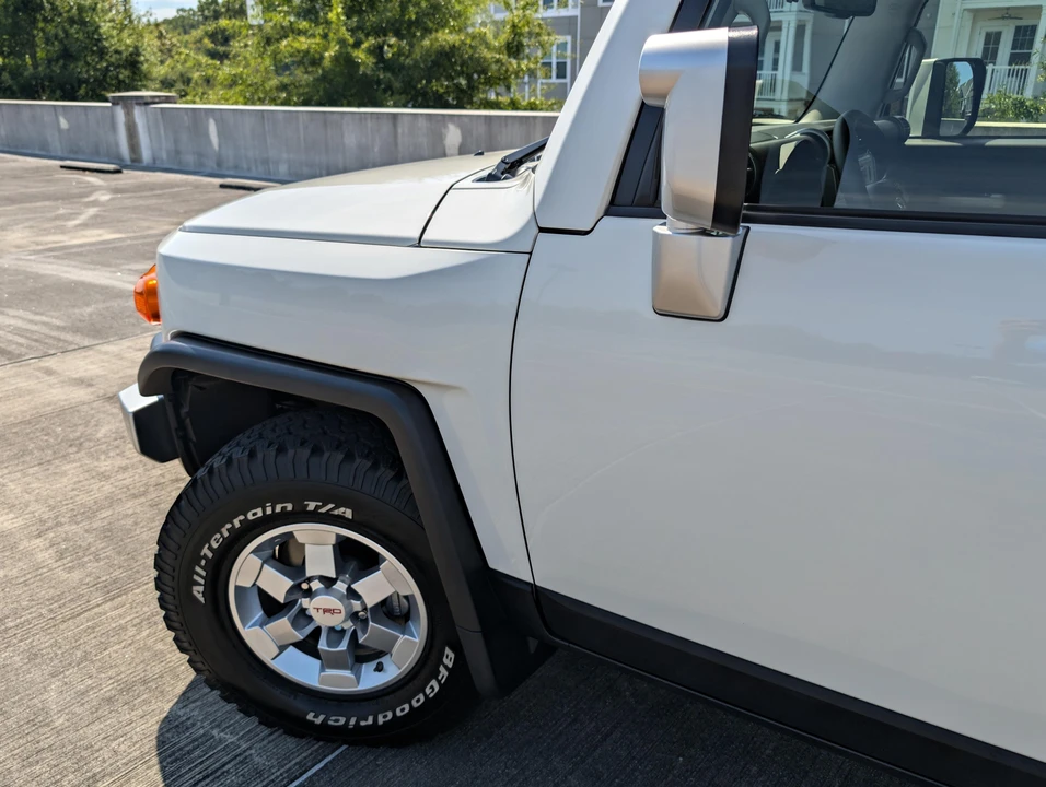 2012 Toyota FJ Cruiser - Image 18 of 31