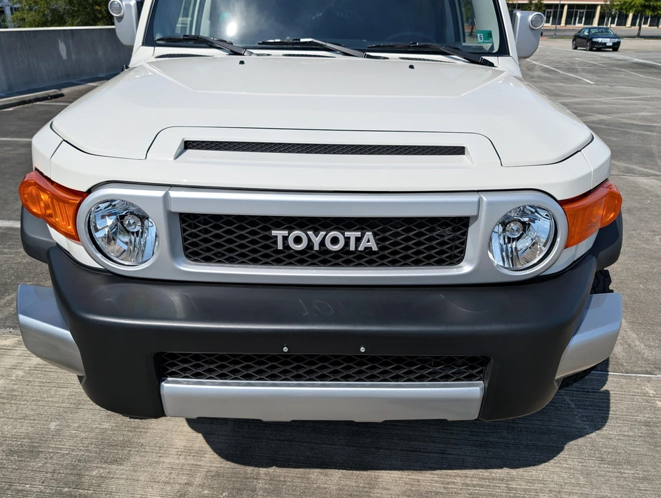 2012 Toyota FJ Cruiser - Image 16 of 31