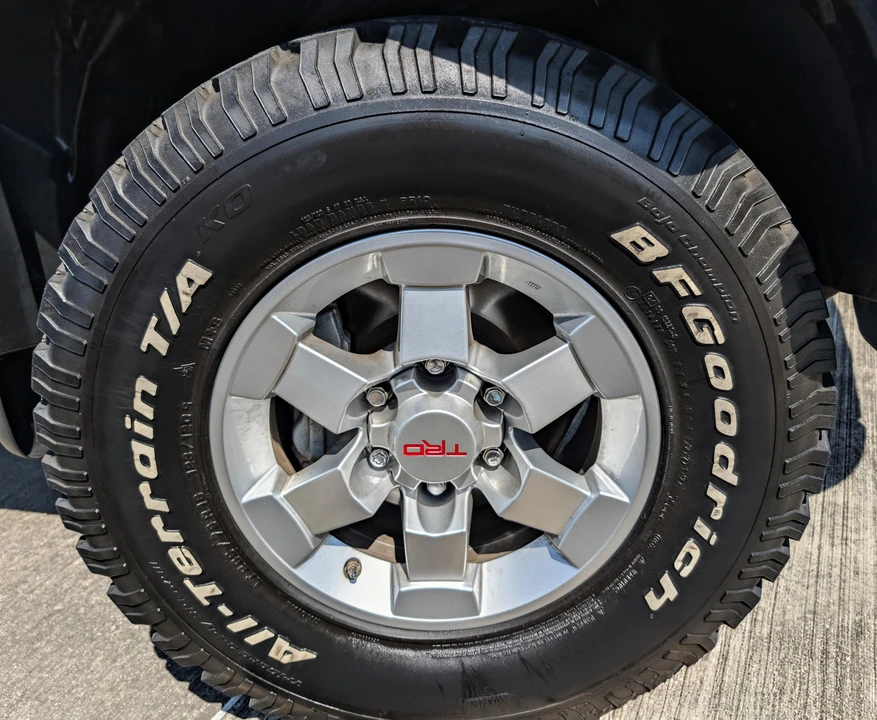 2012 Toyota FJ Cruiser - Image 25 of 31