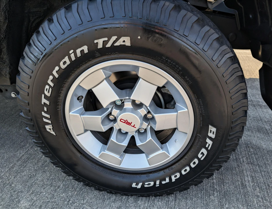 2012 Toyota FJ Cruiser - Image 27 of 31