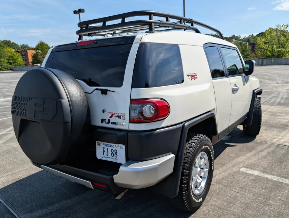 2012 Toyota FJ Cruiser - Image 11 of 31