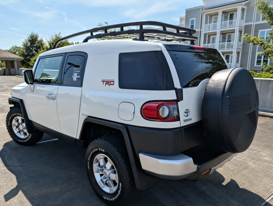 2012 Toyota FJ Cruiser - Image 9 of 31