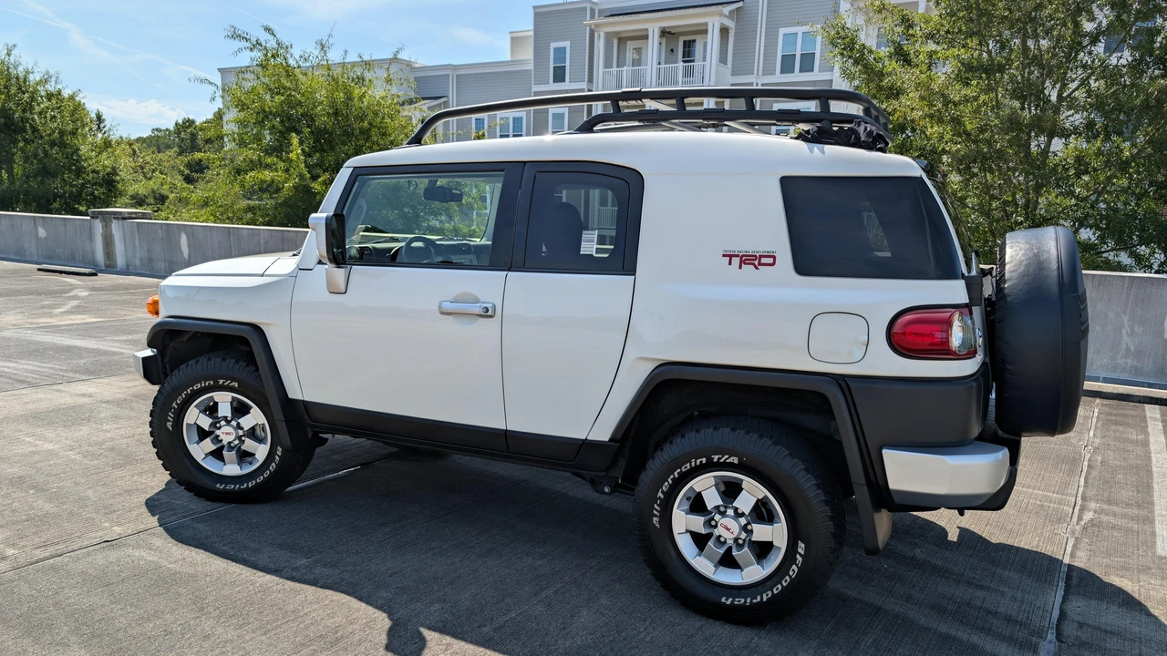 2012 Toyota FJ Cruiser - Image 8 of 31