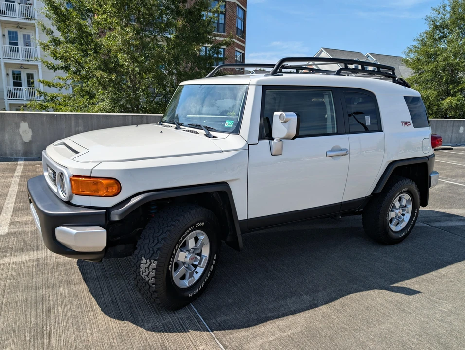 2012 Toyota FJ Cruiser - Image 7 of 31