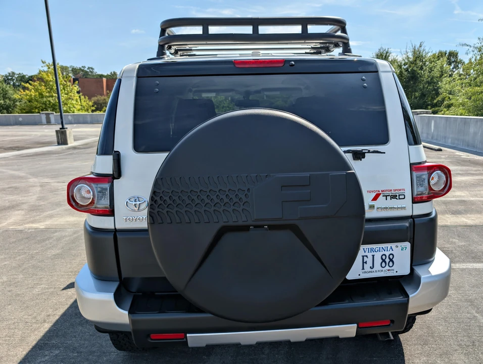 2012 Toyota FJ Cruiser - Image 10 of 31