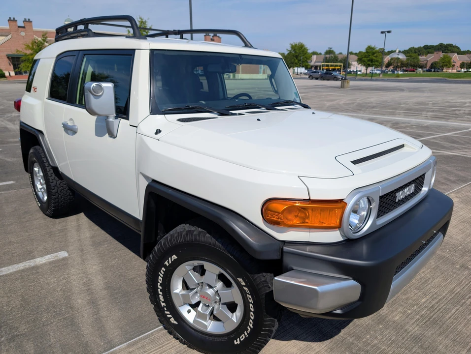 2012 Toyota FJ Cruiser - Image 15 of 31