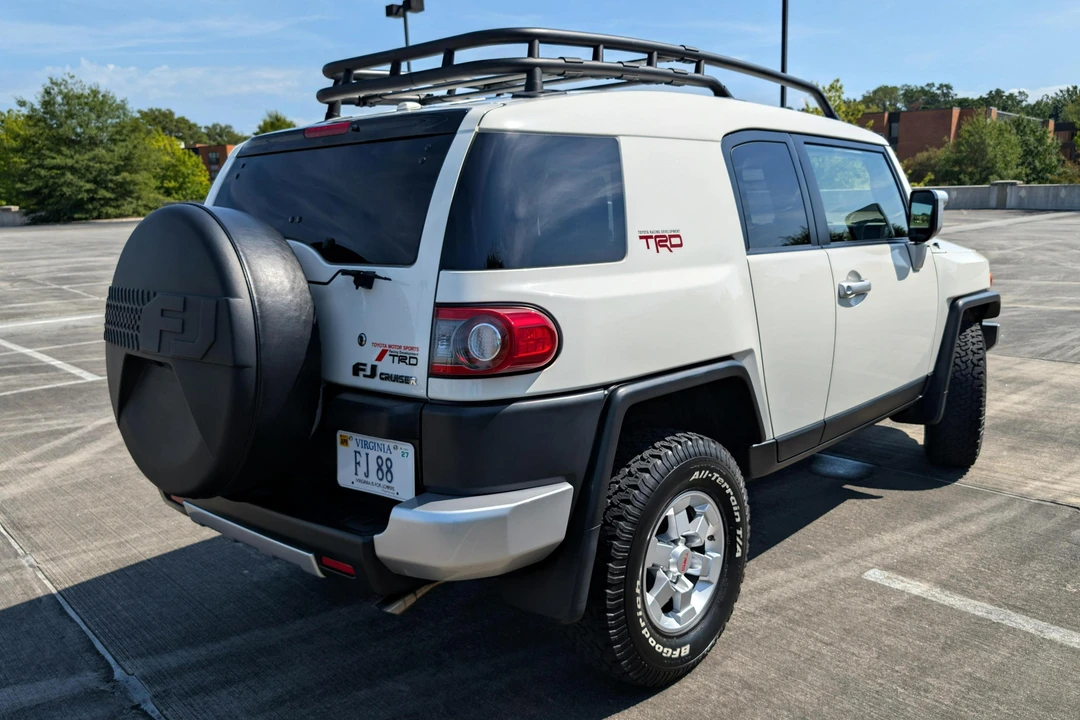 2012 Toyota FJ Cruiser - Image 4 of 31