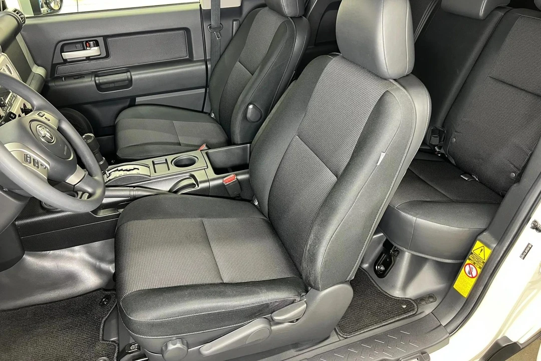 2012 Toyota FJ Cruiser - Image 29 of 31