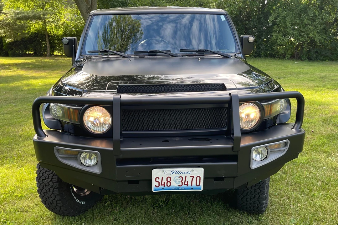 2012 Toyota FJ Cruiser - Image 2 of 31