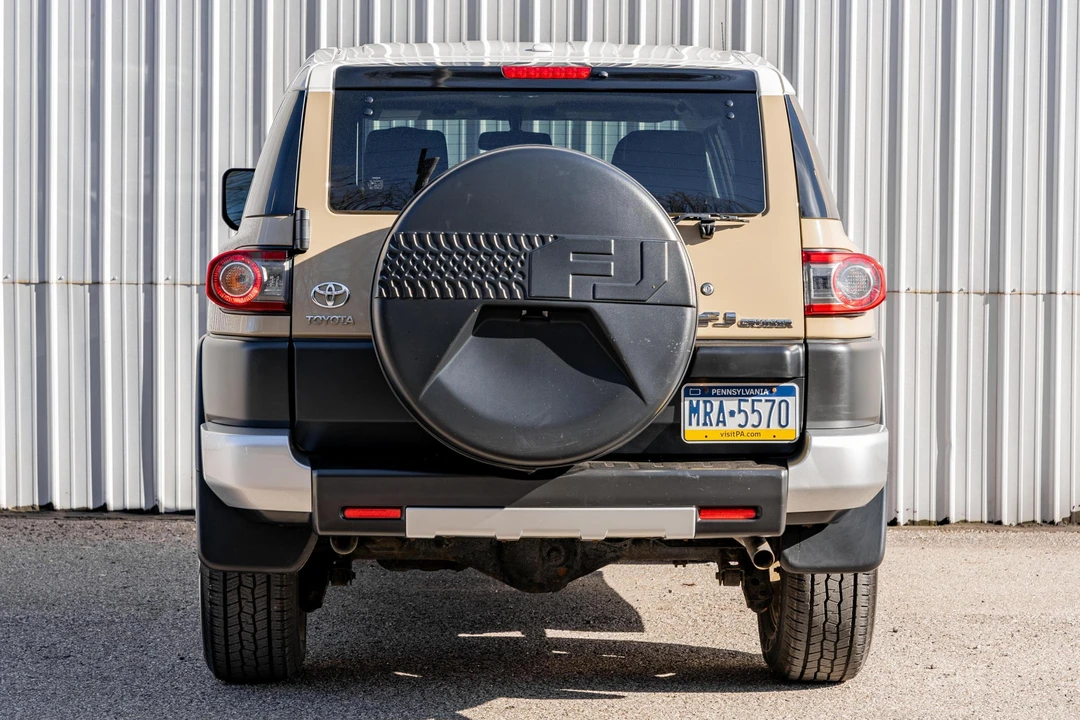 2012 Toyota FJ Cruiser - Image 5 of 31