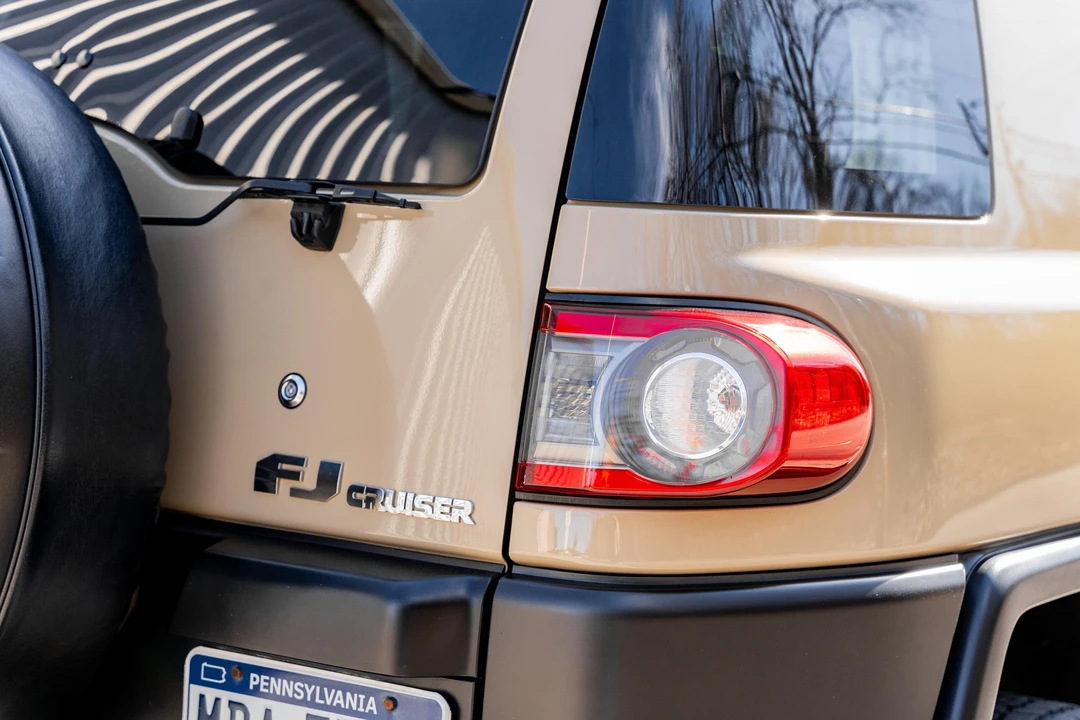 2012 Toyota FJ Cruiser - Image 19 of 31